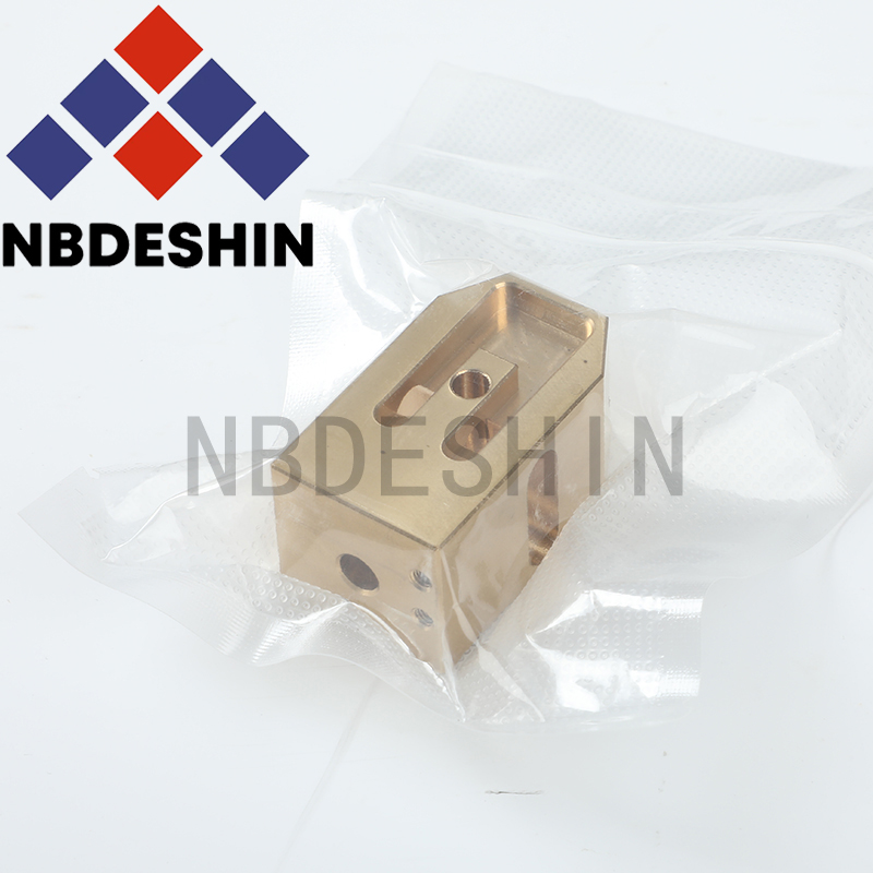 Mitsubishi Power feed base, MV/MP Top Current Caliper in brass 43 x 25 x 22.5 mm X197B296H02, DEM3700, 2210003467